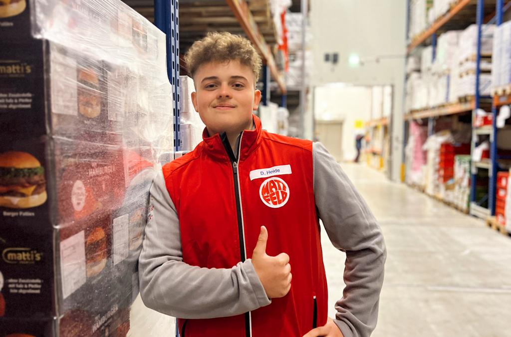 Auszubildender Lagerlogistik im Lager